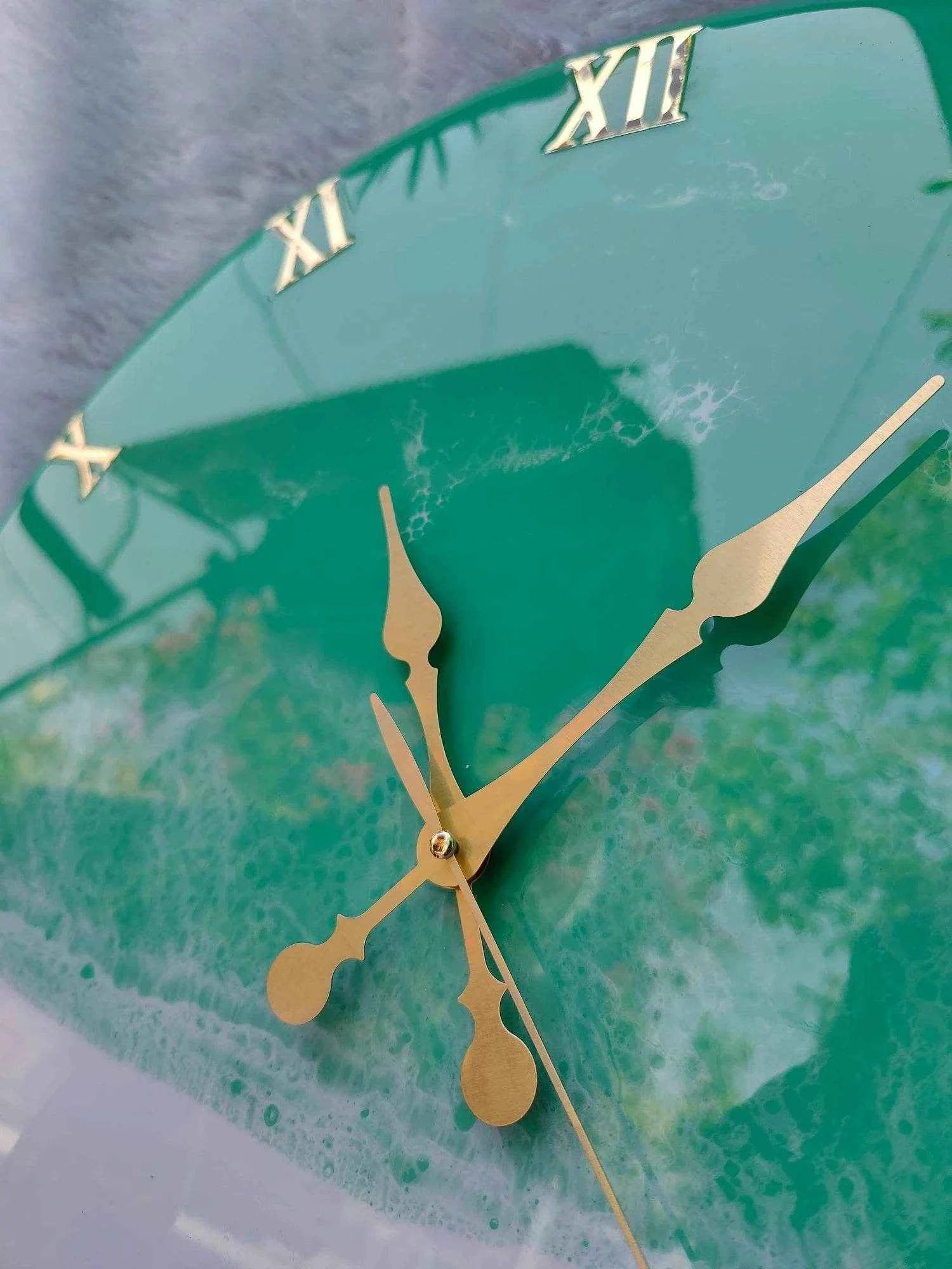 Aqva Ocean Roman Resin Wall Clock | Unique Resin Home Decor - Pacific Resin Art