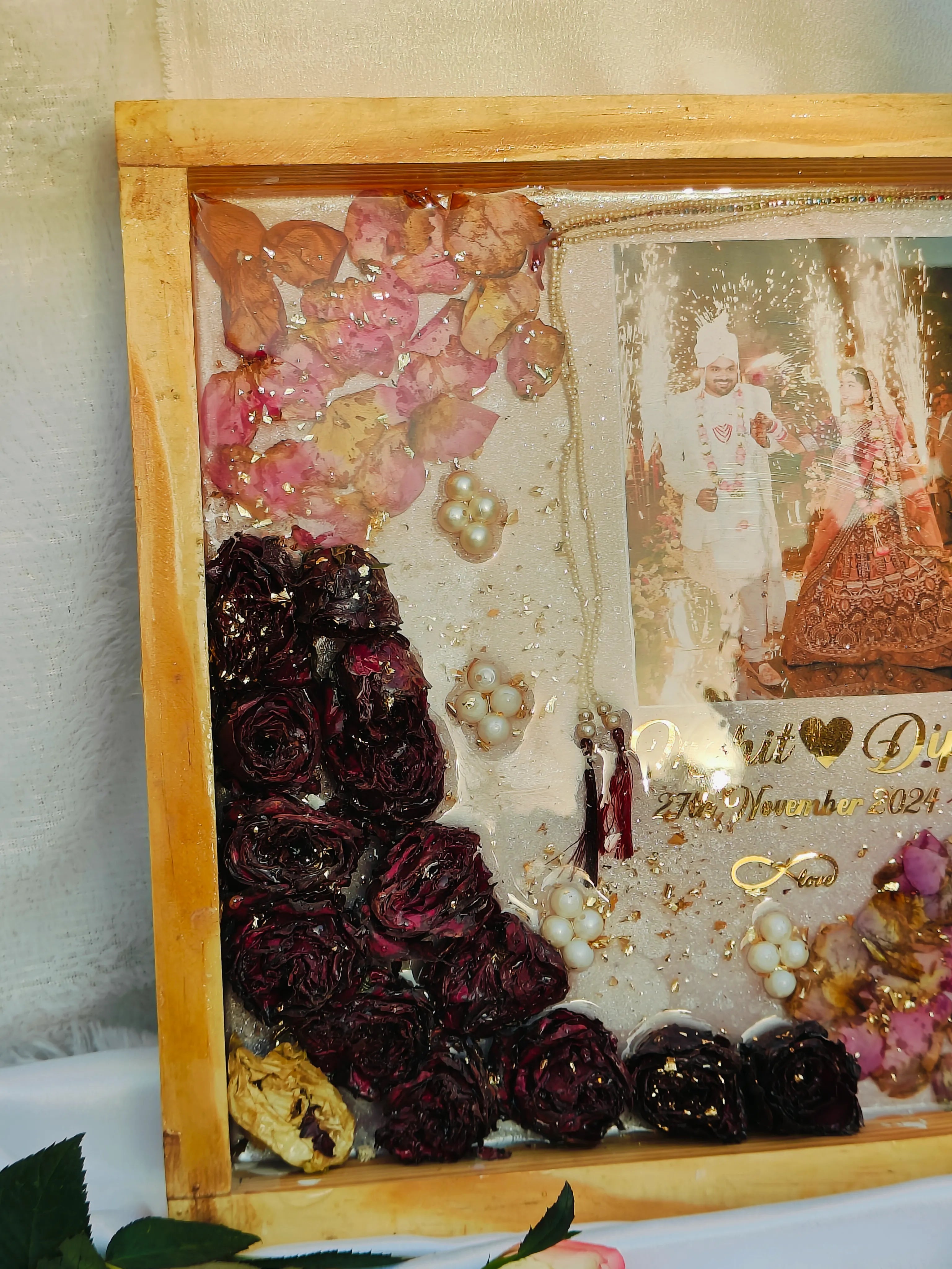 resin varmala, flower preservation, resin preservation, resin flower preservation, resin art varmala preservation, wedding varmala preservation. resin wedding preservation, resin art flower preservation