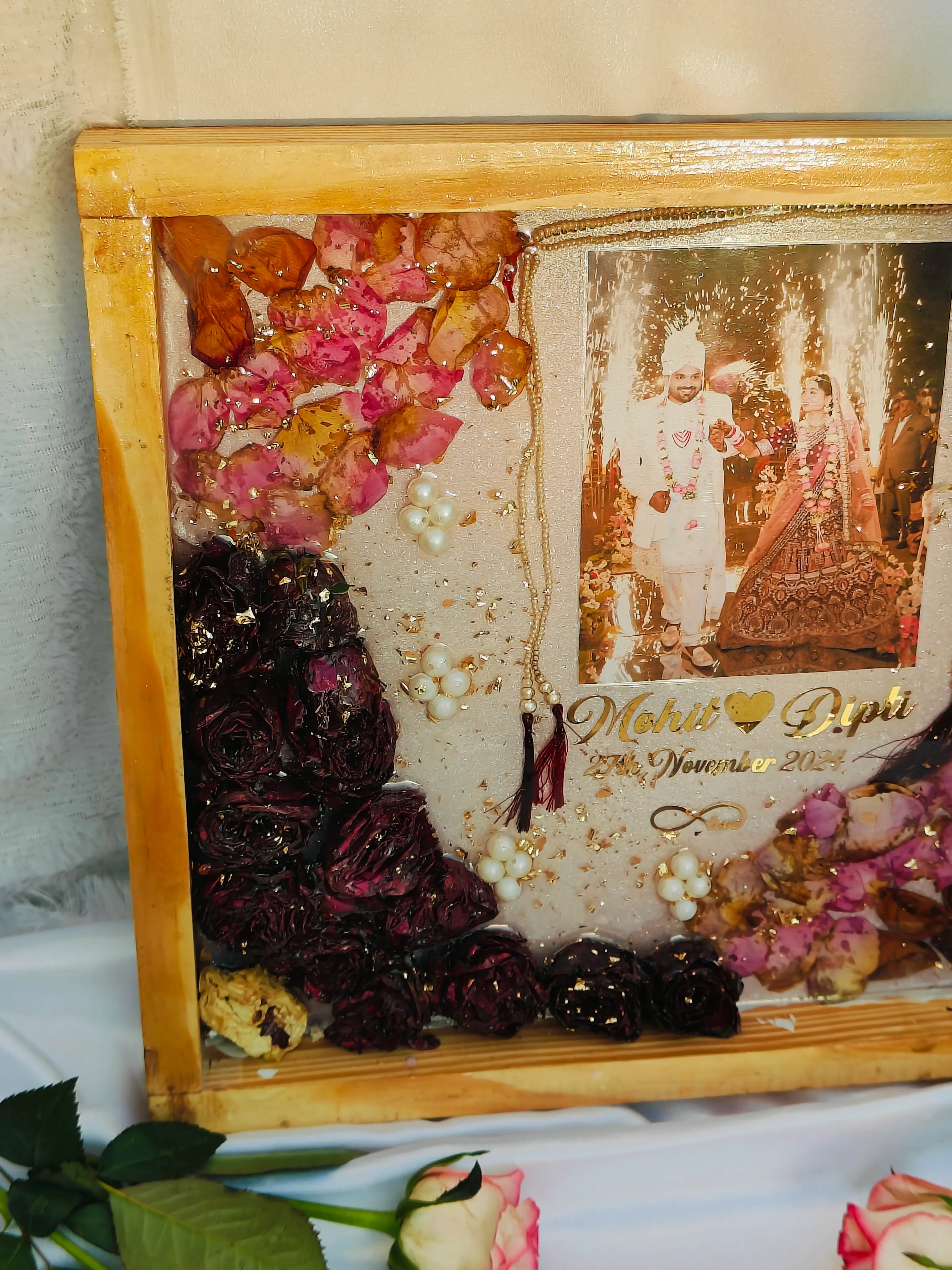 resin varmala, flower preservation, resin preservation, resin flower preservation, resin art varmala preservation, wedding varmala preservation. resin wedding preservation, resin art flower preservation