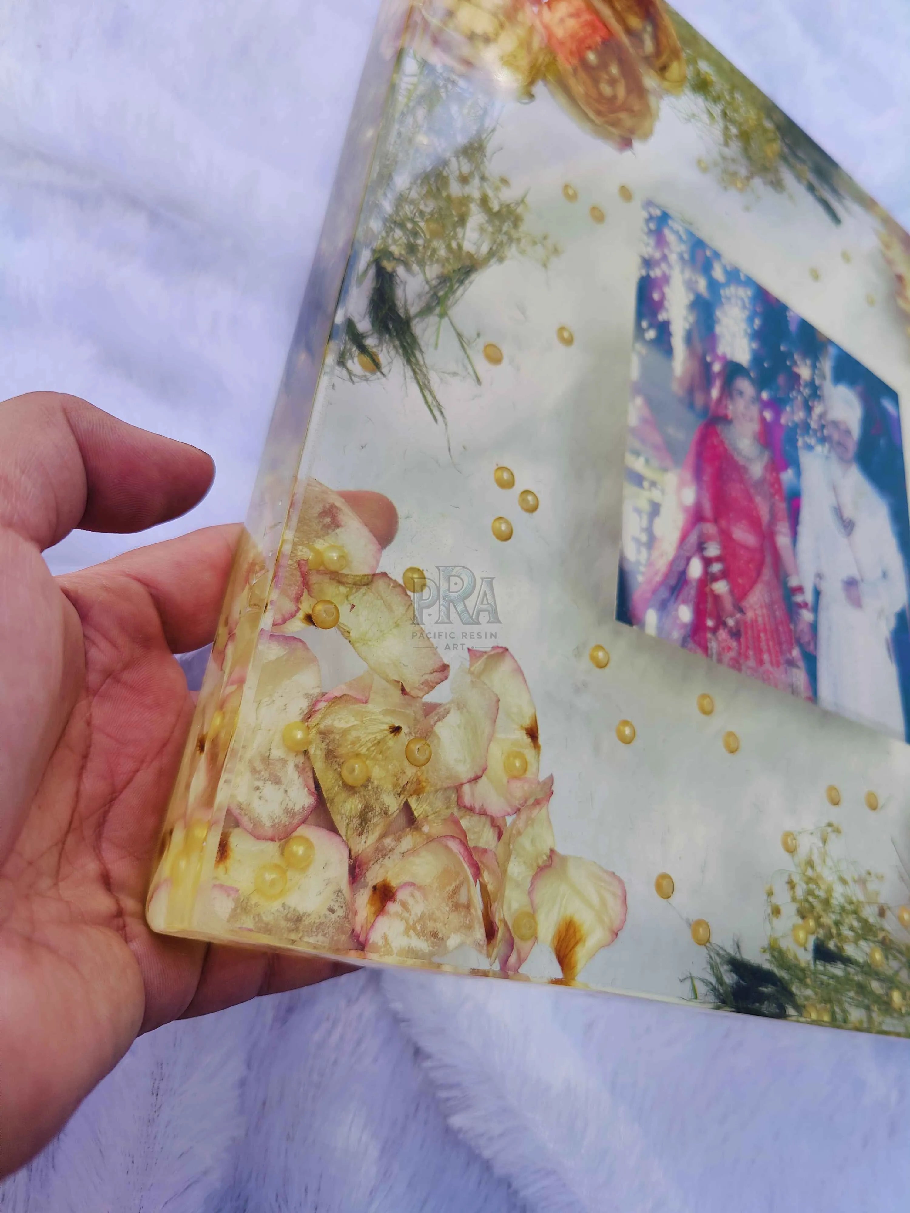 resin varmala, flower preservation, resin preservation, resin flower preservation, resin art varmala preservation, wedding varmala preservation. resin wedding preservation, resin art flower preservation