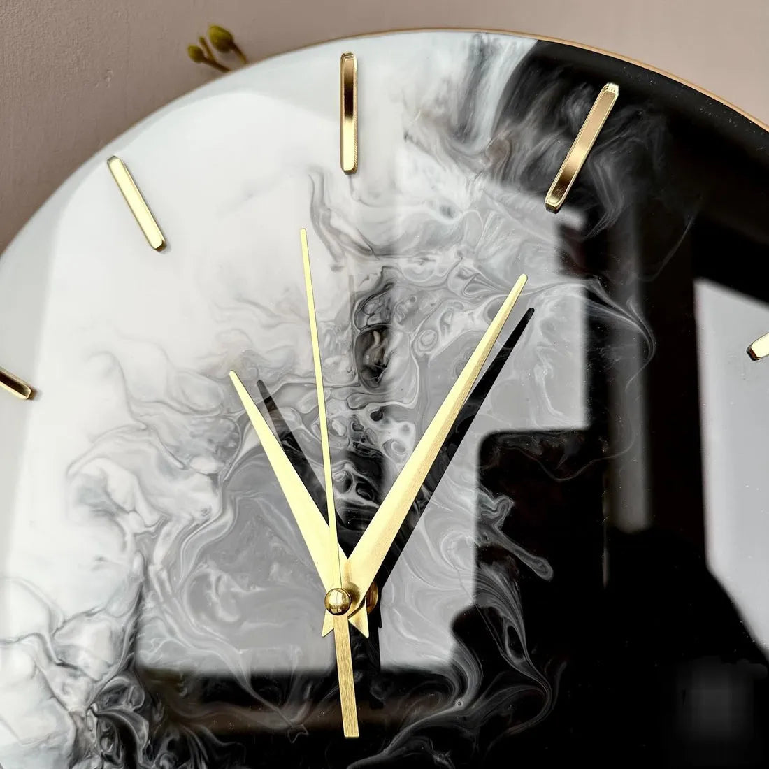 Opaline Horizon Elegant Resin Wall Clock - Pacific Resin Art