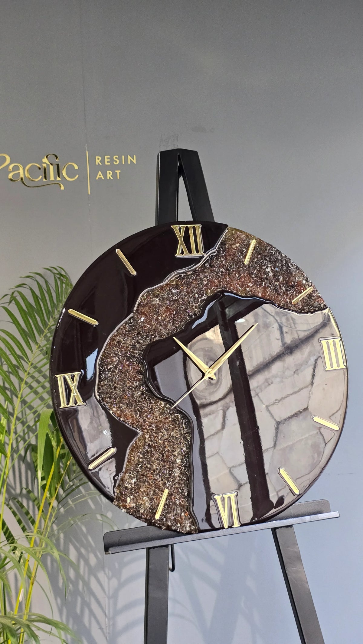 Black & Gold Resin Wall Clock | Royal Elegance
