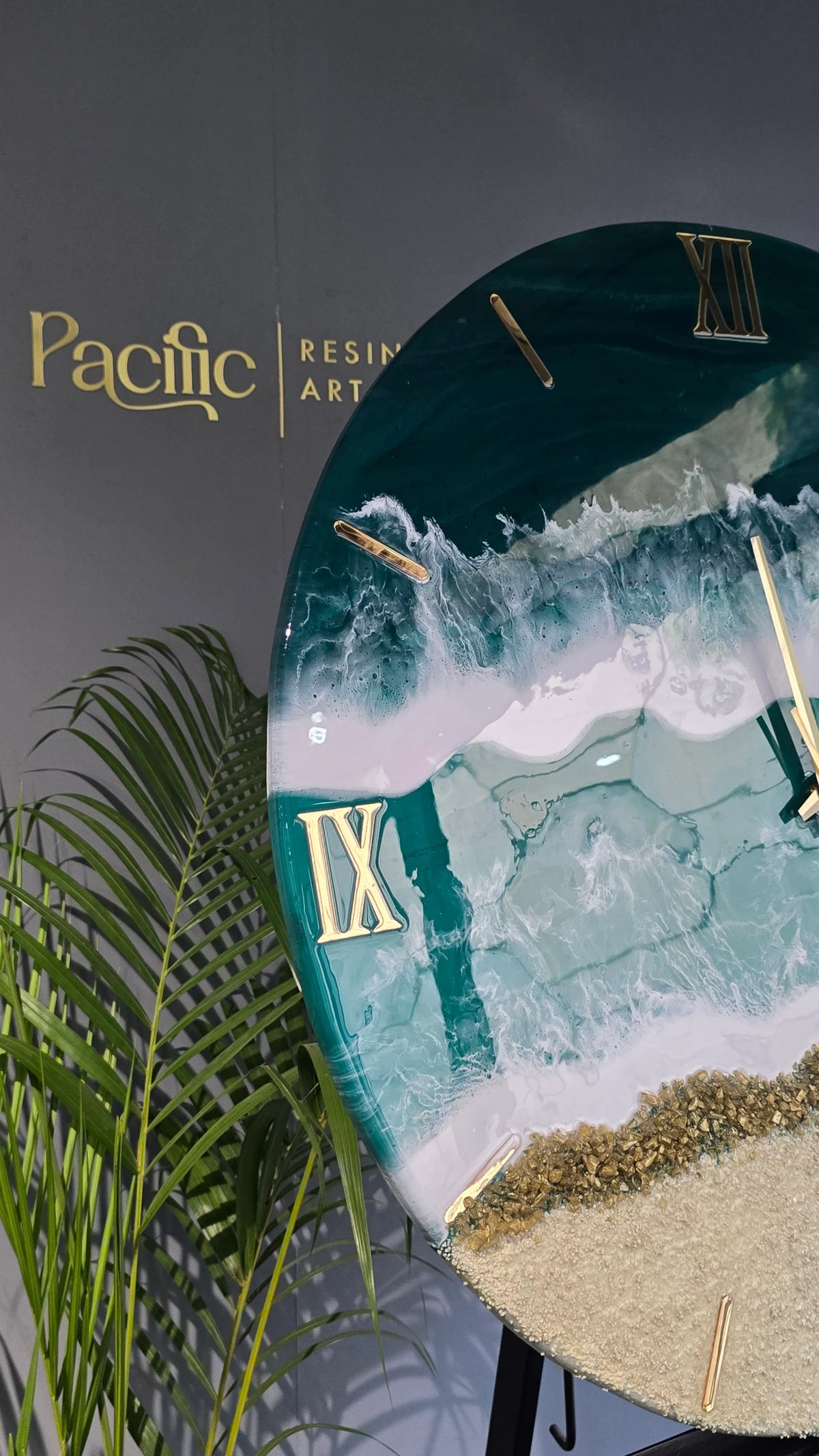 Ocean Wave Resin Wall Clock | Coastal Elegance