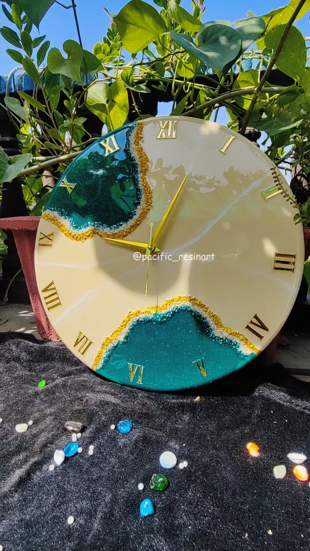 Green Pearl Roman Resin Art wall clock