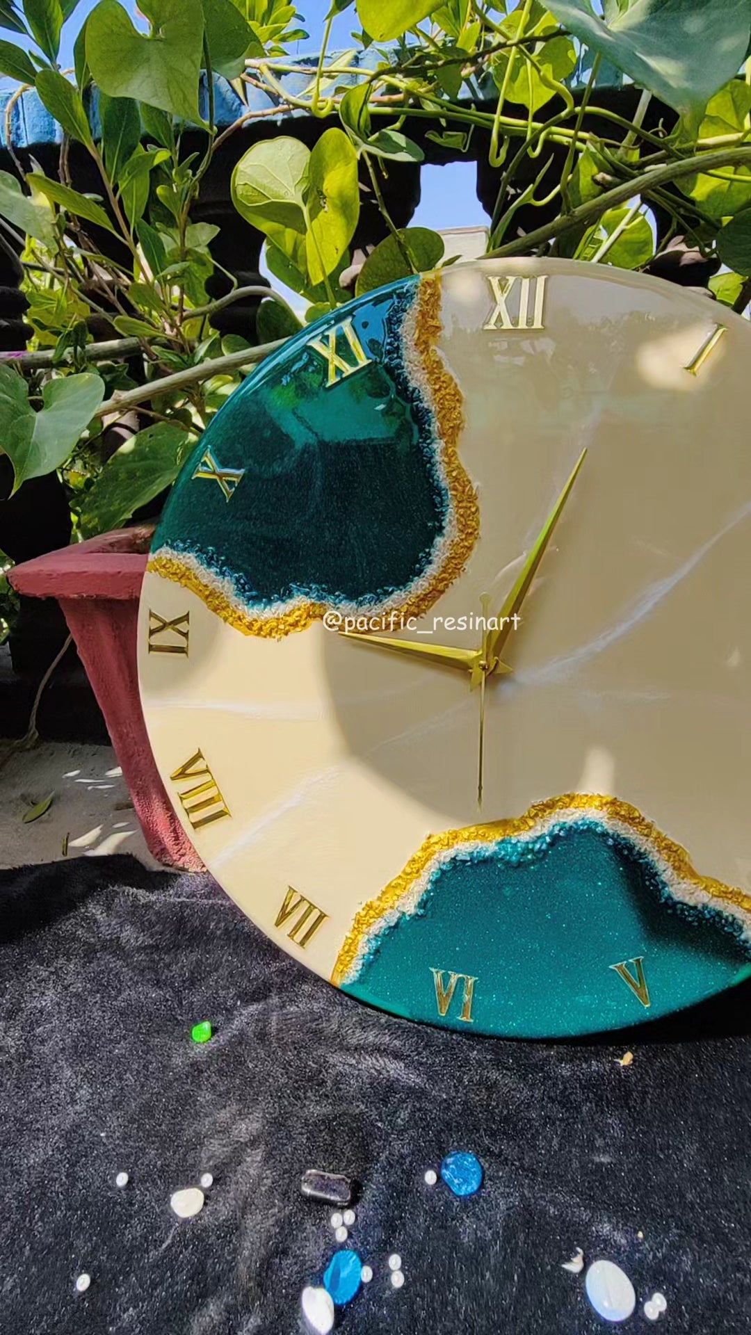 Green Pearl Roman Resin Art wall clock