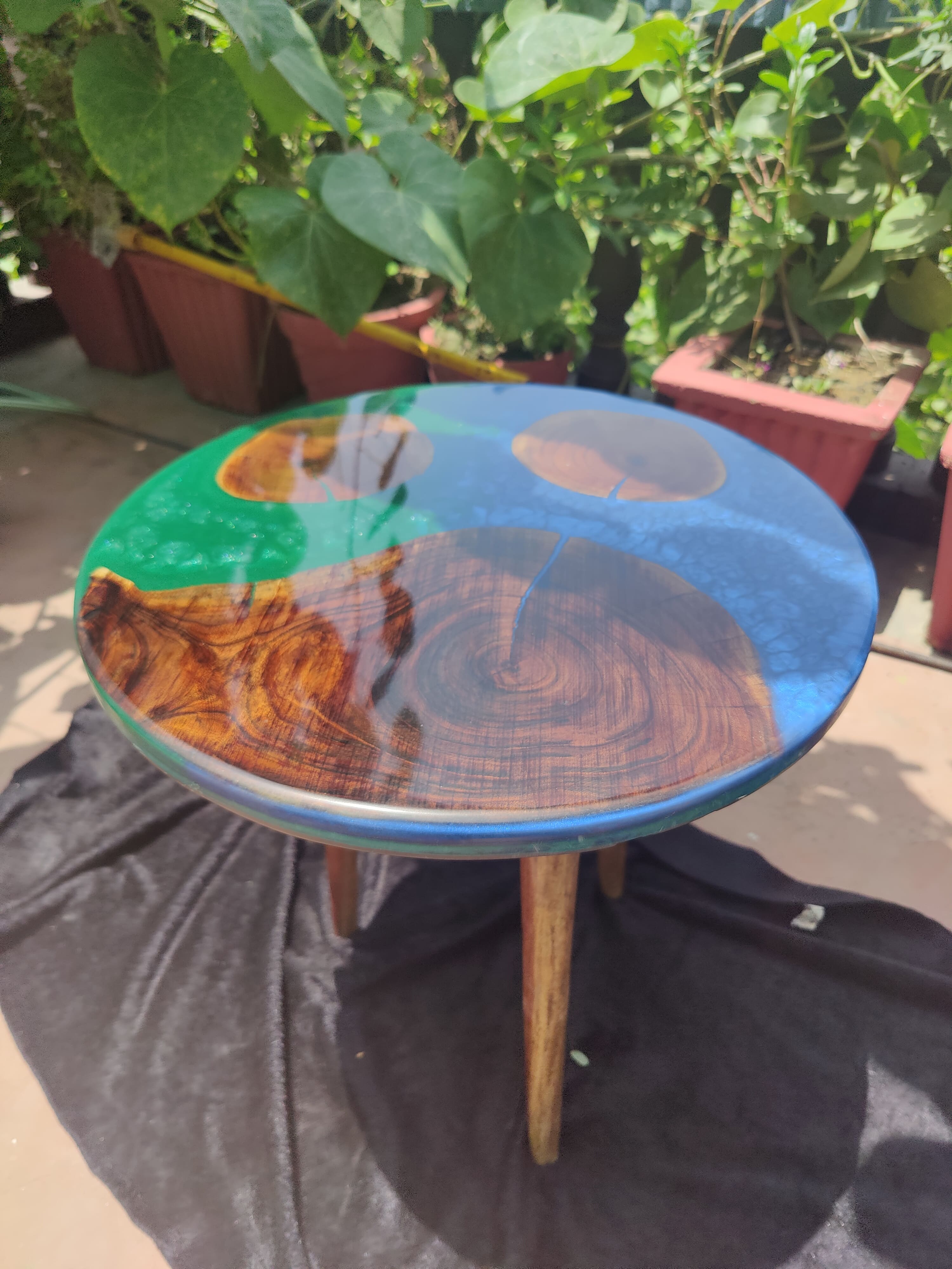 Epoxy resin art table