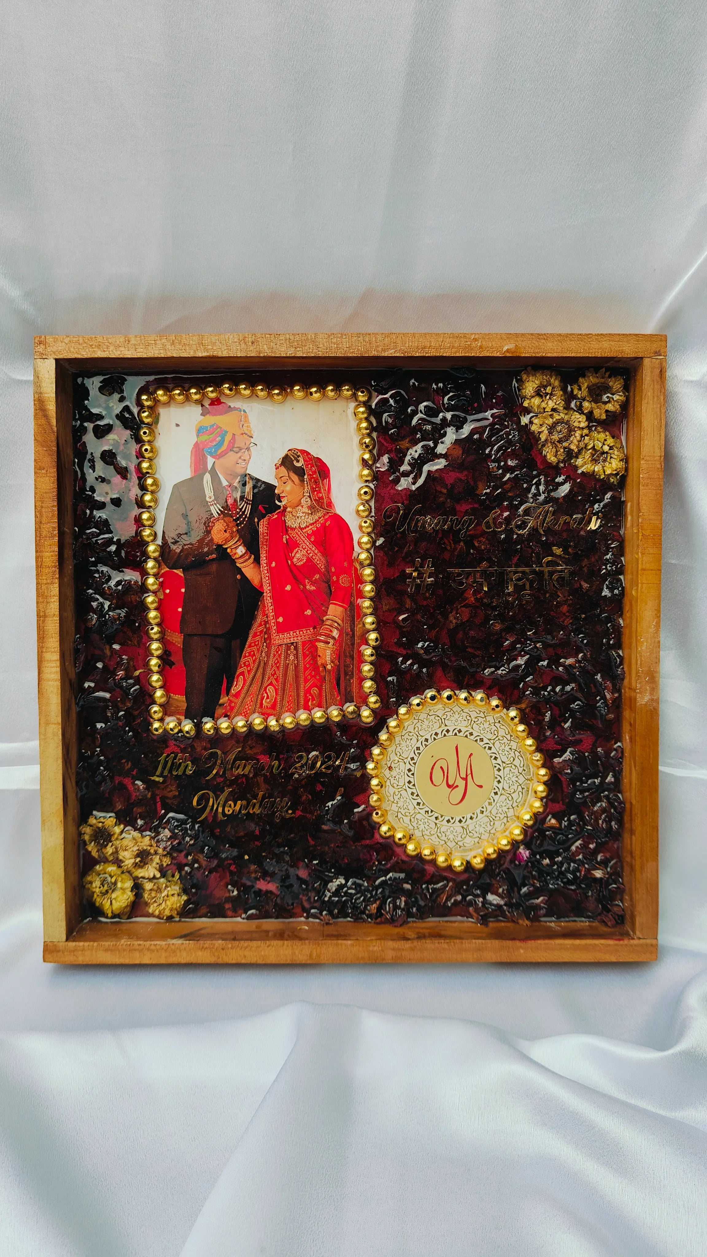 resin varmala, flower preservation, resin preservation, resin flower preservation, resin art varmala preservation, wedding varmala preservation. resin wedding preservation, resin art flower preservation