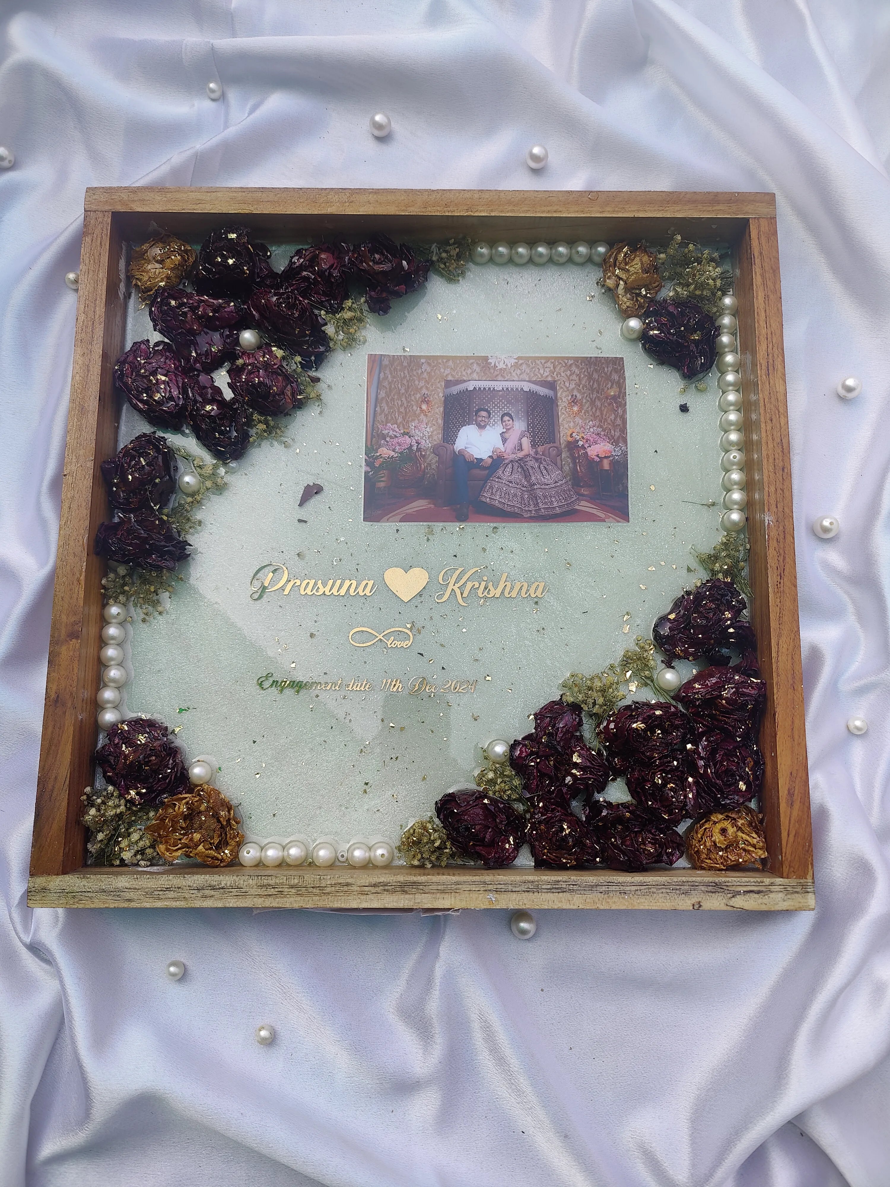 resin varmala, flower preservation, resin preservation, resin flower preservation, resin art varmala preservation, wedding varmala preservation. resin wedding preservation, resin art flower preservation