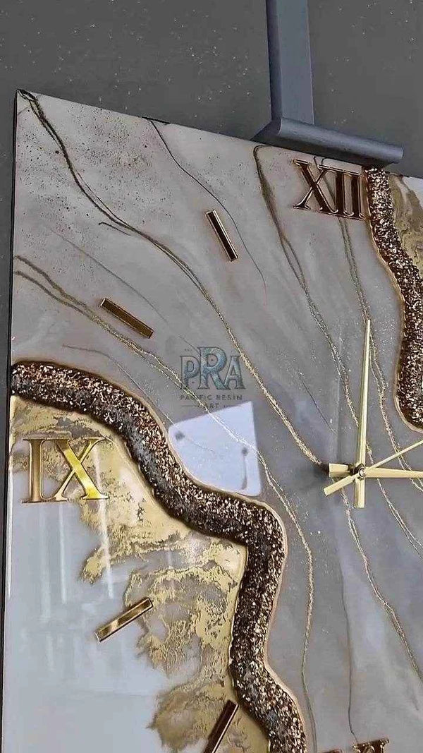 LushHour Elegant Resin Wall Clock