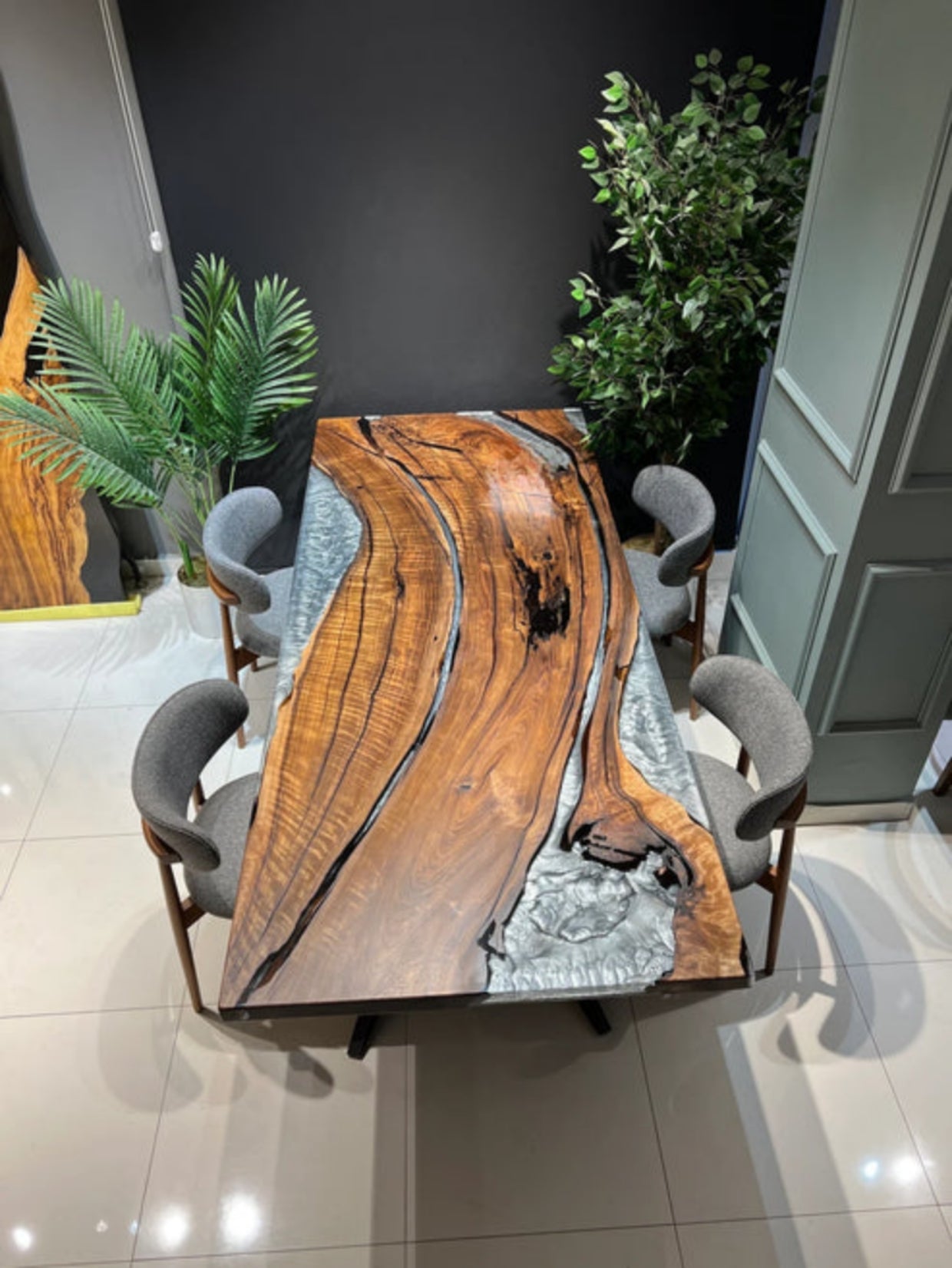 Snow effects Resin table for your home interiors 