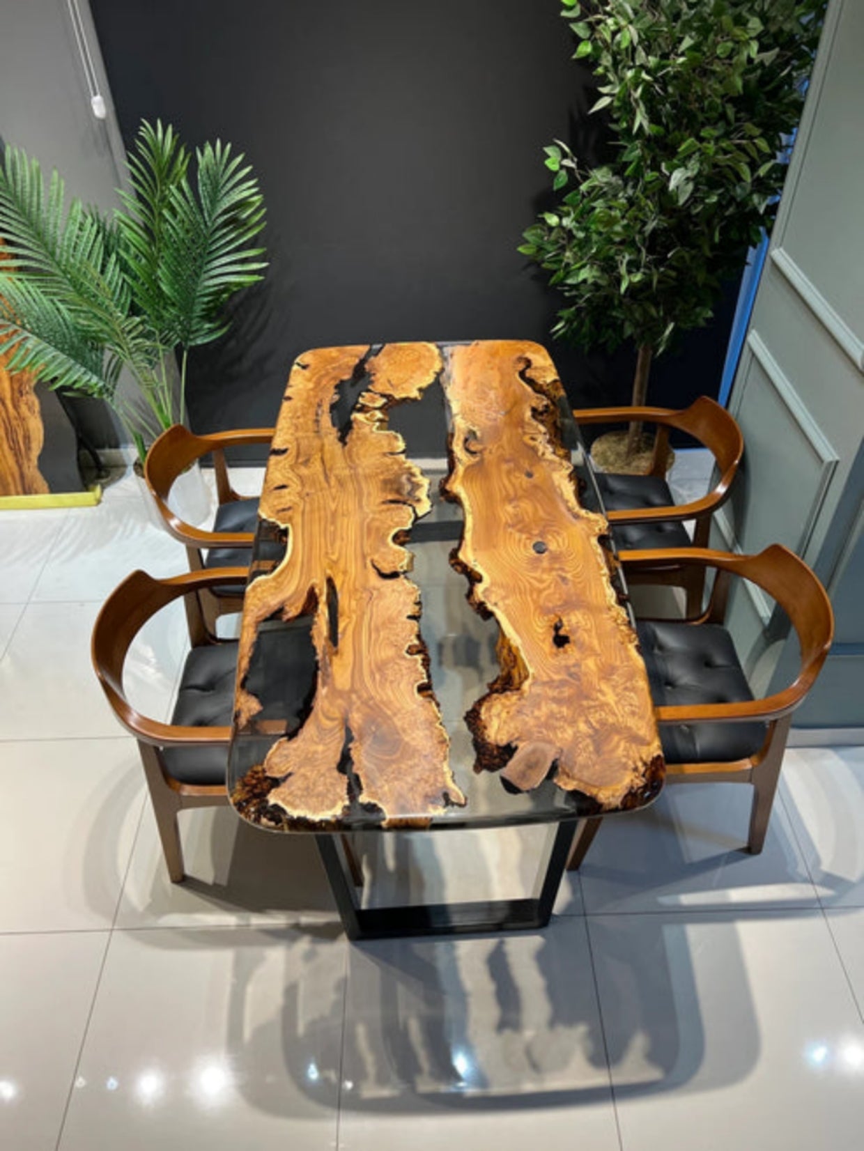 Resin table for your home interiors 