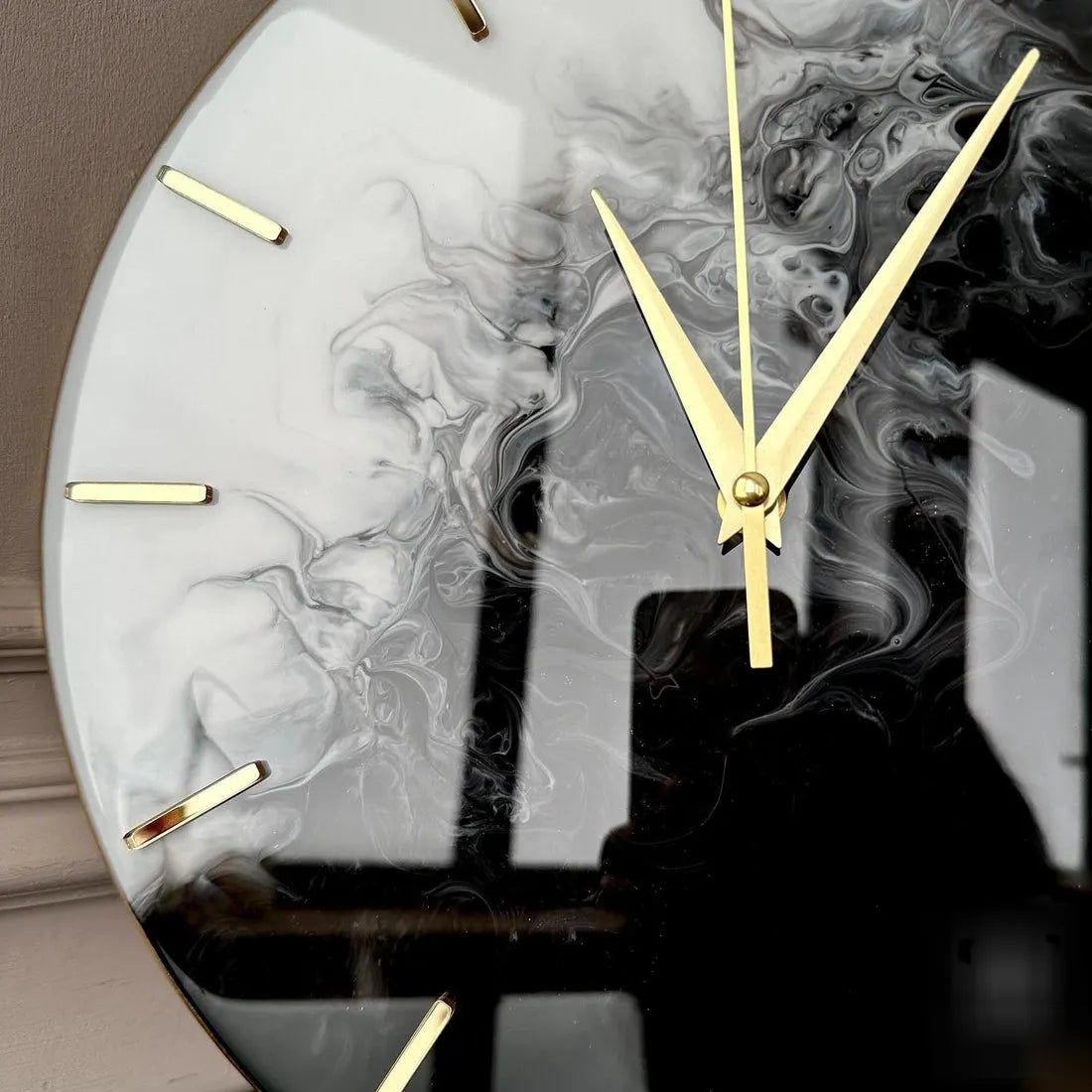 Opaline Horizon Elegant Resin Wall Clock - Pacific Resin Art